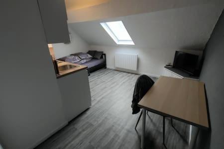 Studio "Sous Les Toits", Proche Hyper Centre Et Commerces ! Valenciennes Exterior foto