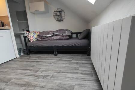 Studio "Sous Les Toits", Proche Hyper Centre Et Commerces ! Valenciennes Exterior foto